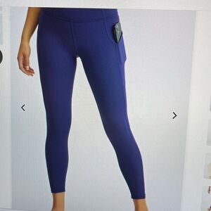 Like New …..fabletics PureLuxe High Waisted 7/8 Length Leggings in ABYSS